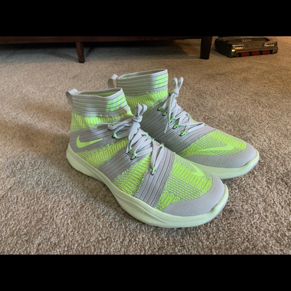 Nike free train flyknit